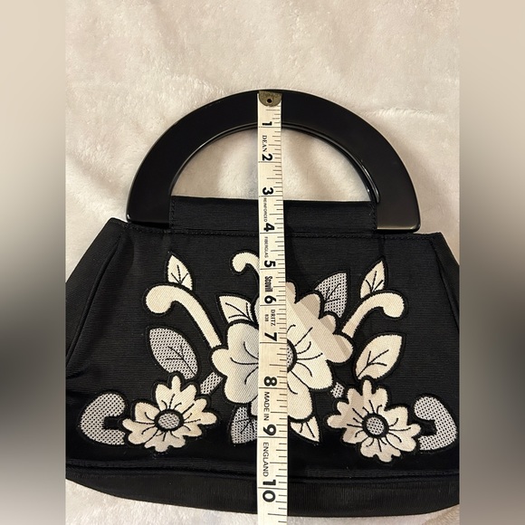 Vintage Black and White Small Floral Design Handbag - Picture 10 of 10